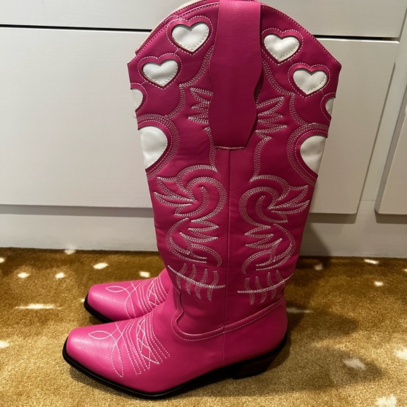 Pink heart boots BNWOT - Picture 1 of 6
